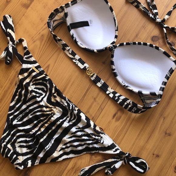 Victoria’s Secret Very Sexy Maldives Twist Front Demi Halter Bikini - Picture 2 of 16